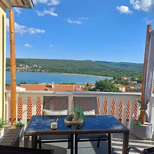 Apartment 16, Čižići